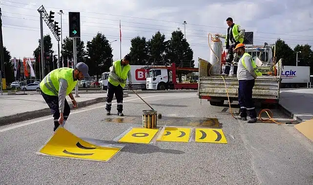 Yol ve yaya çizgileri yenileniyor
