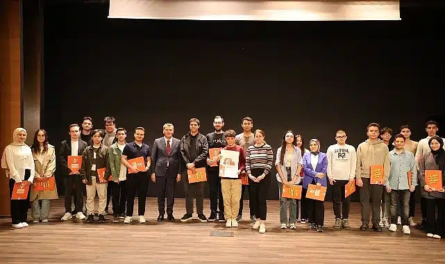 ZEYGEM Atölyelerinden Mezun Olan Gençler Sertifikalarını Başkan Arısoy’un Elinden Aldılar