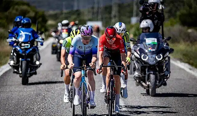 2025 Yılının Takım Şampiyonu Caja Rural-Seguros RGA Oldu