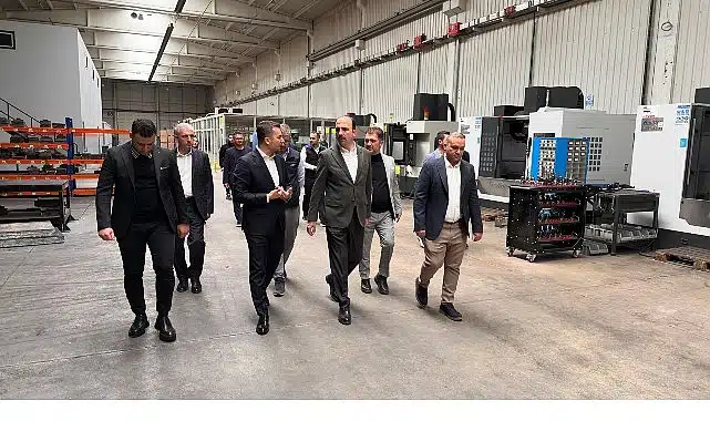 Başkan Altay Bilim Merkezi’nde Öğrencileri, Organize Sanayi’de Çalışanları Ziyaret Etti