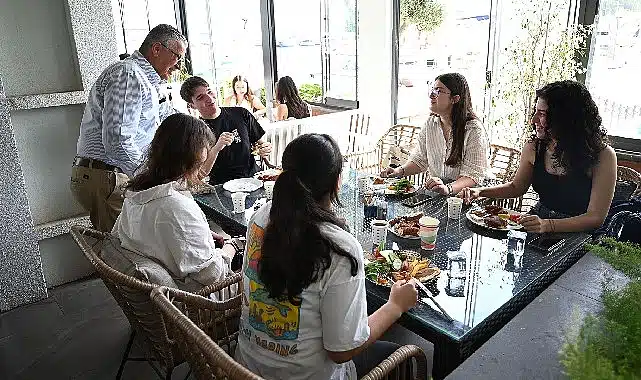 Başkan Topaloğlu, öğrencilerle kahvaltıda bir araya geldi