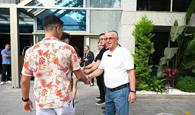 Başkan Topaloğlu’ndan öğrencilere motivasyon yemeği