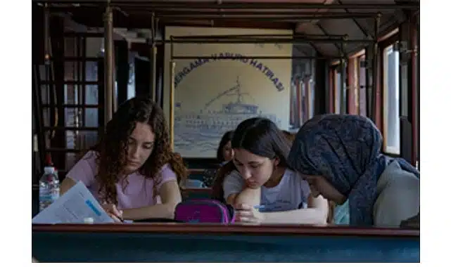 Bergama Vapuru gençler için demir attı: Rotamız Üniversite