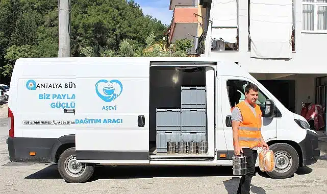 Büyükşehir Belediyesi Manavgat Aşevi  ihtiyaç sahiplerinin yanında olmaya devam ediyor