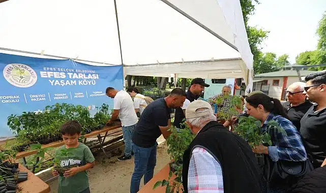 Efes Tarlası Yaşam Köyü’nün Yerel Tohumlardan Üretilen Fideleri Efes Selçuk Halkıyla Buluştu
