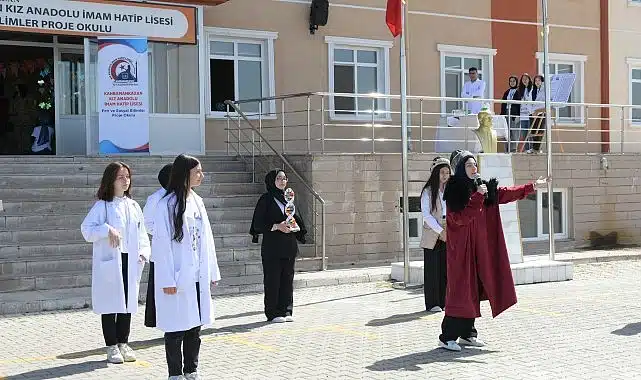 Geleceğin Mimarı Genç Beyinler Projelerini Sergiledi