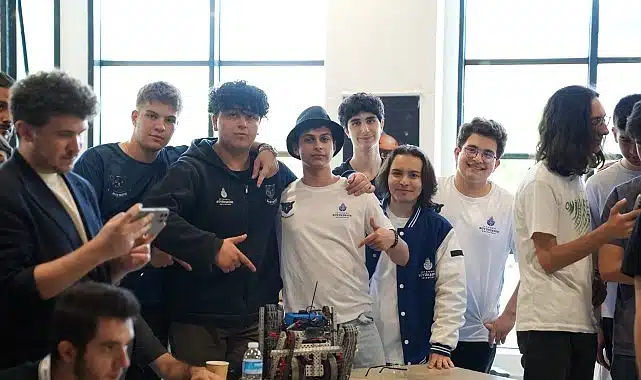 İBB Teknoloji Atölyesi Öğrencilerine Ödül