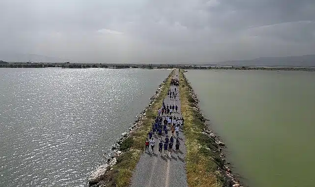 İzmir Kuş Cenneti’nde Ata’ya Saygı Yürüyüşü