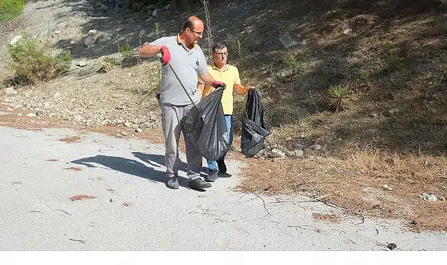 Kemer Belediyesi, yabancı uyruklu kadınlarla temizlik yaptı