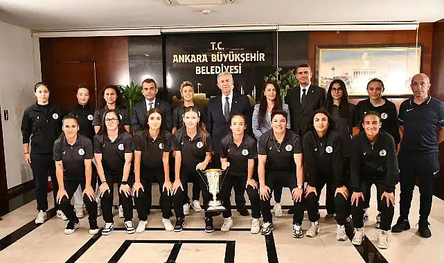 Kupa Mansur Başkan’ın Ellerinde