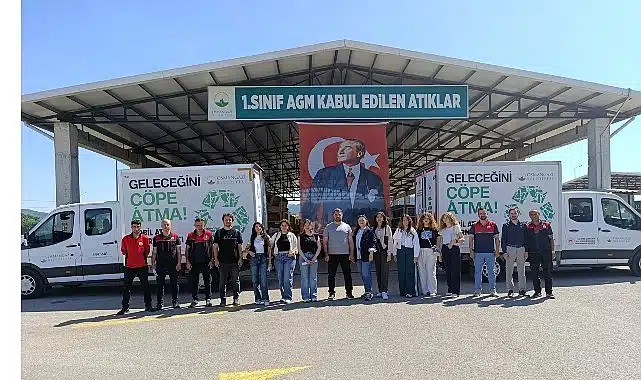 Öğrenciler kapı kapı dolaşılarak halka çevre bilinci kazandırıyor