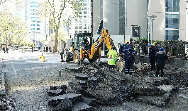 Sarıyer Maslak yol çökmesinde su ve doğalgaz hatları onarıldı, akış normale döndü