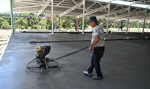 Tekirova kapalı pazar yerinde çalışmalar sürüyor