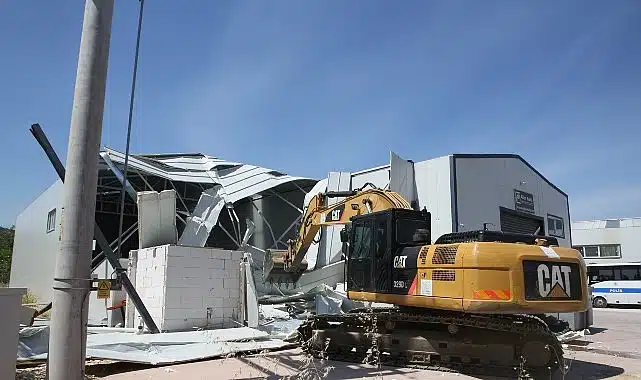 Yaylacık Mahallesi’nde 2 kaçak yapı yıkıldı