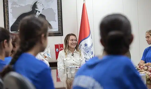 Başkan Mutlu şampiyon kızları ağırladı: Sizinle gurur duyuyoruz​