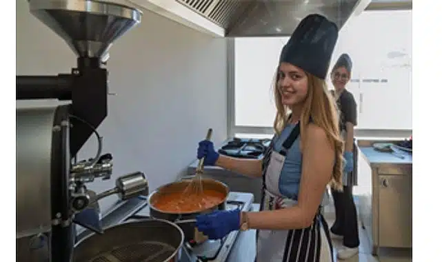 Dersler değil tencereler kaynadı