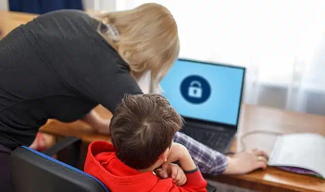 Dijital dünyada çocuklarınızı yalnız bırakmayın