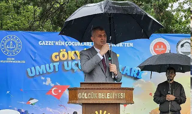 Gölcük’te yüzlerce kişi yağmur altında Filistin için tek yürek oldu