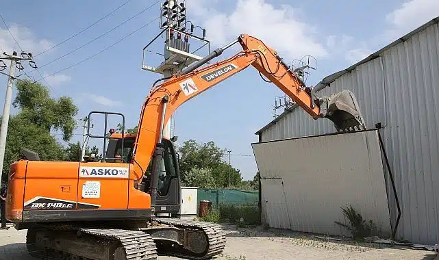Nilüfer’de kaçak iş yeri yıkıldı