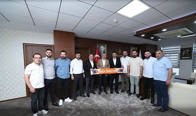 Şampiyon Darıca Türkeli, Başkan Büyükakın’a geldi