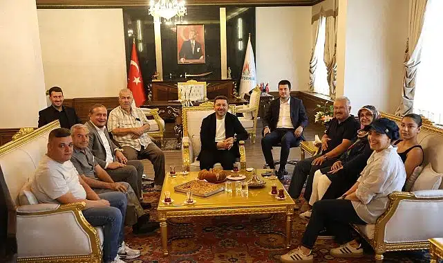 Başkan Rasim Arı, Halk Günü’nde Vatandaşları Dinledi