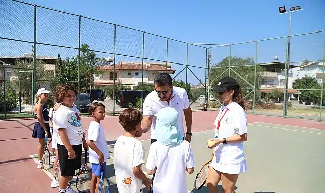 Dikili’de çocuklar tenis ile buluşuyor