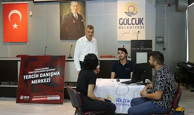 Gölcük Belediyesi Üniversite Tercihleri İçin Yine Öğrencilerin Yanında