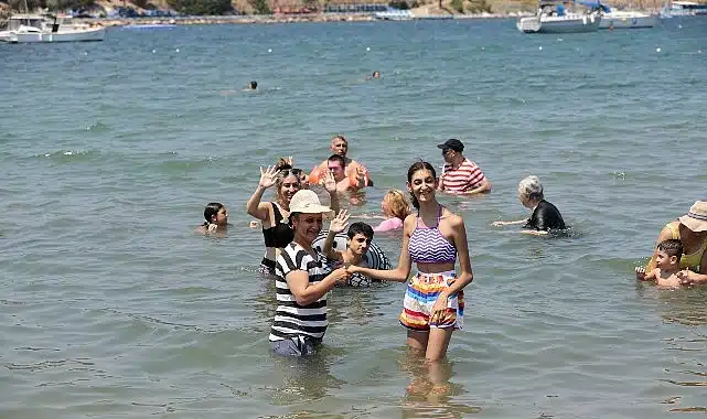 Konak Belediyesi engelli bireyler ve ailelerini denizle buluşturdu