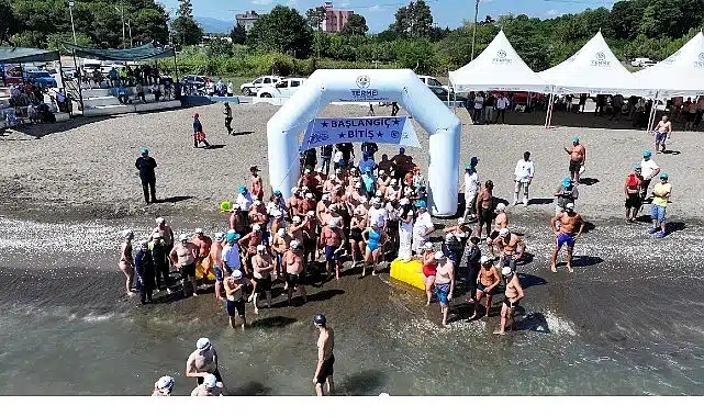 Zeytinburnu Belediyesi Masterlar Yüzme Ekibi’nden Karadeniz Çıkarması