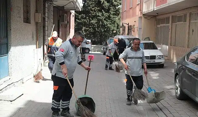 Zeytinburnu Sokaklarında Serinleten Yaz Temizliği