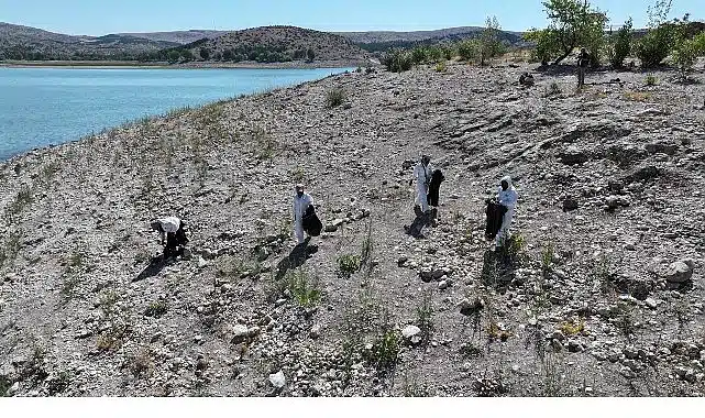 Altınapa Baraj Gölü Çevresinde Temizlik Çalışması Yaptı