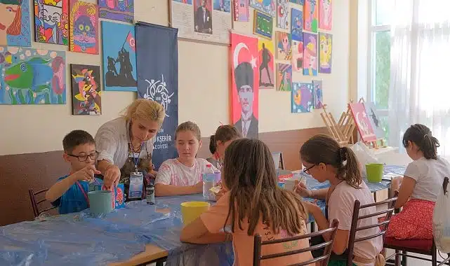 Başkan Çerçioğlu’ndan yaz kurslarında yaratıcı ruhlara destek aydınlı çocuklar sanatsal tasarımla tanışıyor