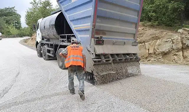 Başkan Sandıkçı: “Güvenli ve konforlu yolları hemşehrilerimizin hizmetine sunuyoruz”