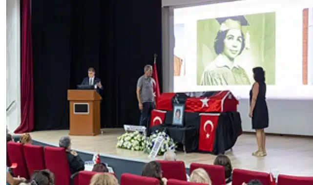 Başkan Tugay’dan hocası Emel Tümbay’a duygusal veda