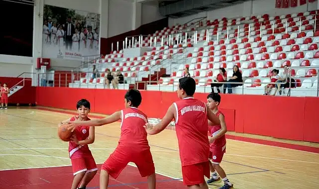 Bayraklı’da 3 bin 77 kişi yaz spor okullarında buluştu