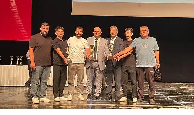 Belediyespor’dan 3 Kupa Birden