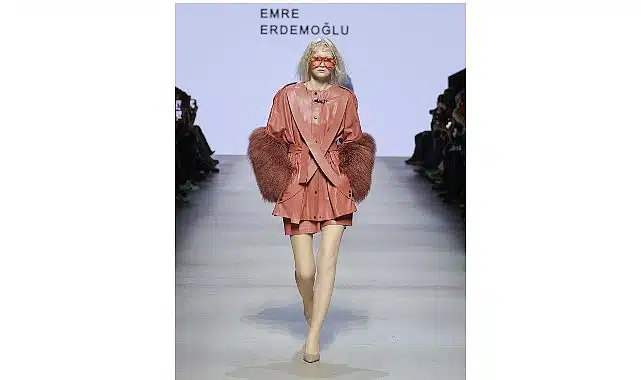 Cennetin Batısında, Kadının Devrimi Başlıyor