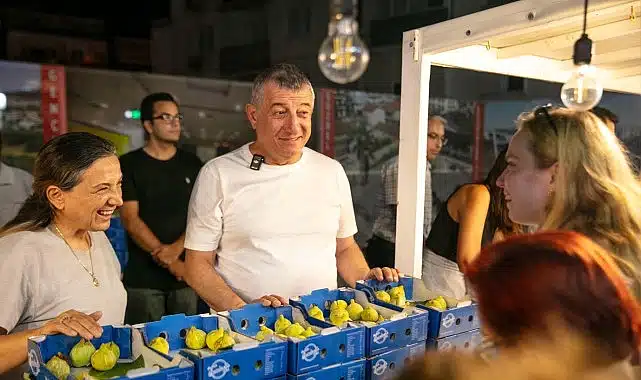 Dalında Kuruyan Bardacığı Belediye Aldı Halka Ücretsiz Dağıttı