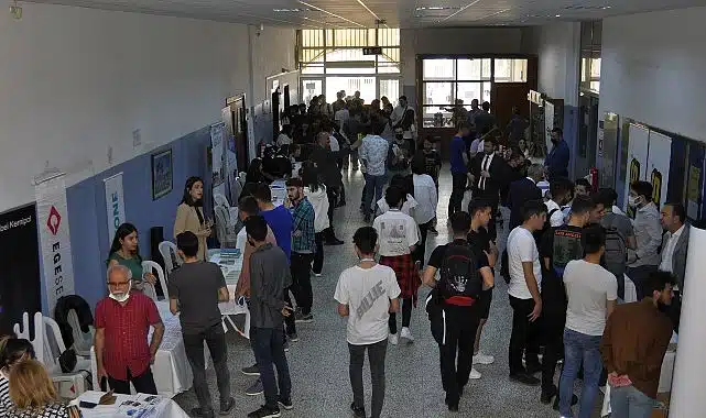 Ege Meslek Yüksekokulu geniş program yelpazesiyle yeni öğrencilerini bekliyor