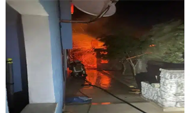 İzmir İtfaiyesi Dikili’deki yangına müdahale ediyor