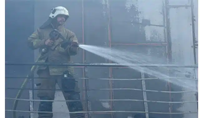 İzmir İtfaiyesi Menemen’deki iş yeri yangınını kontrol altına aldı