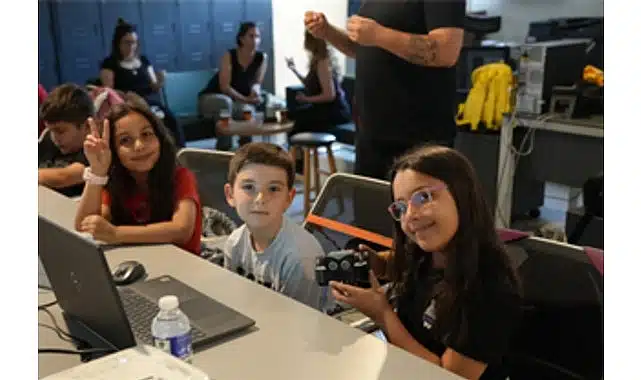 İzmirli çocuklar robotik dünyasıyla tanıştı