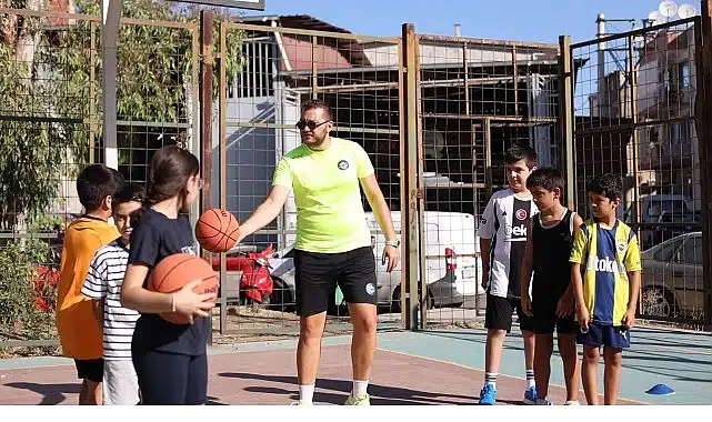 Karabağlar’lı Çocuklar Bu Yaz Mahallede Sporla Buluşuyor