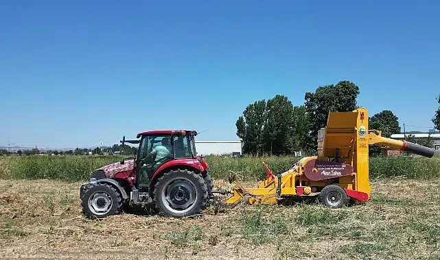 Kuru Fasulye Hasat Makinesi İnegöl Tarlalarında Mesaiye Başladı