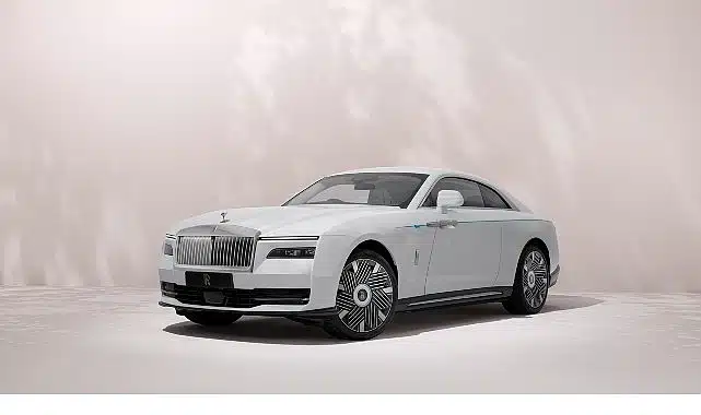 Rolls-Royce baharın zarafetini geleceğe taşıyor