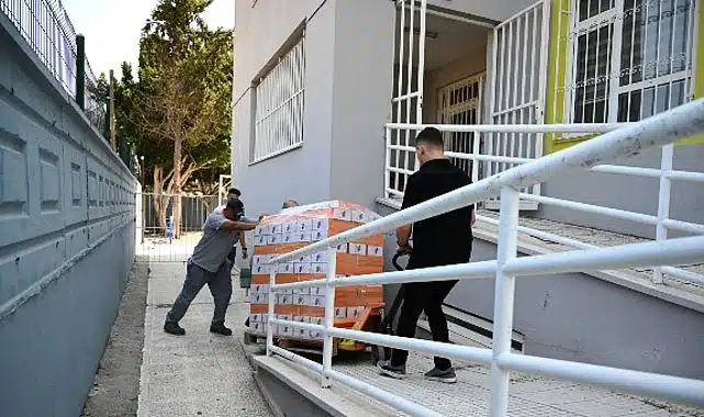 Ücretsiz kırtasiyelerin dağıtımı devam ediyor