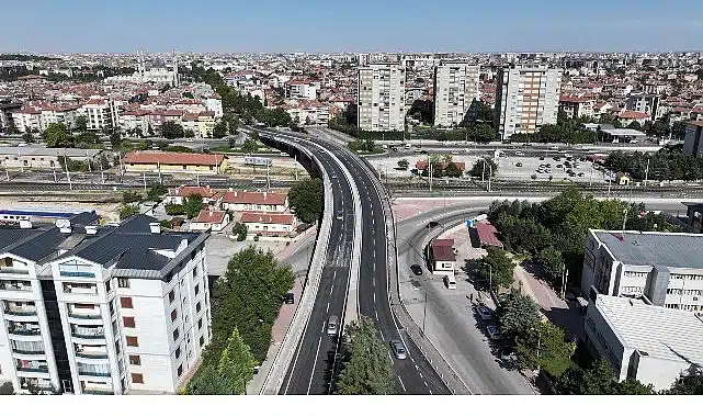 Ahmet Öksüz Üst Geçidi’nin Asfaltı Yenilendi