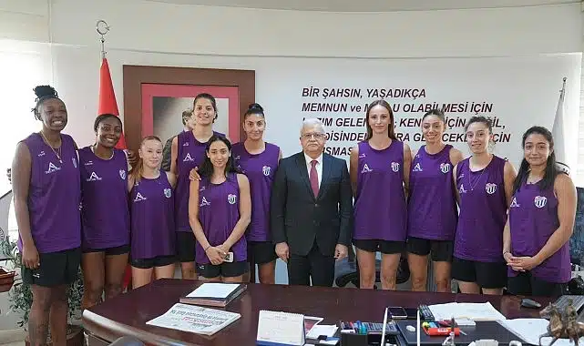 Aslan Yol Burhaniye Belediyespor Kadın Basketbol Takımından Başkan Deveciler’e Ziyaret