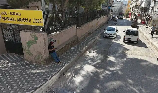 Bayraklı’da yol yenileme çalışmaları hız kesmiyor