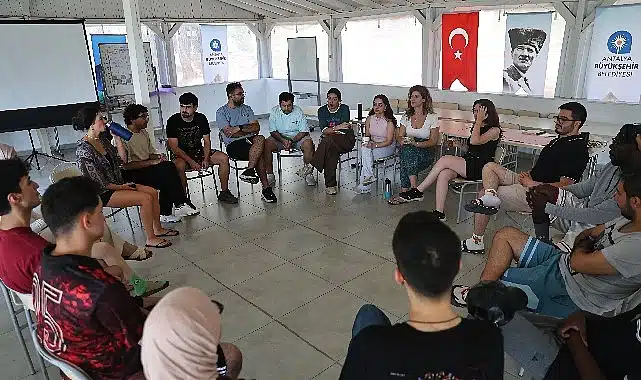 Büyükşehir Belediyesi Doğu-Batı Kampı ile gençleri buluşturdu